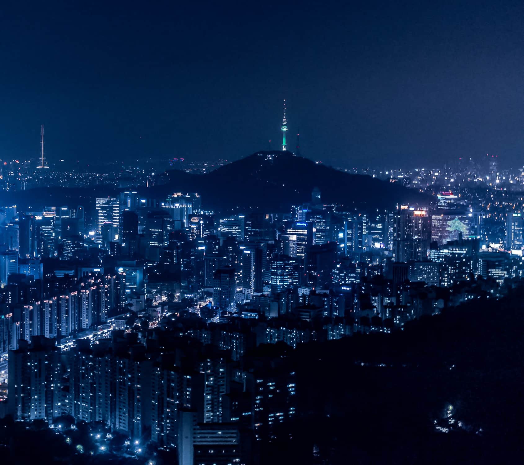 Outline of Seoul at night with the bird's eye view