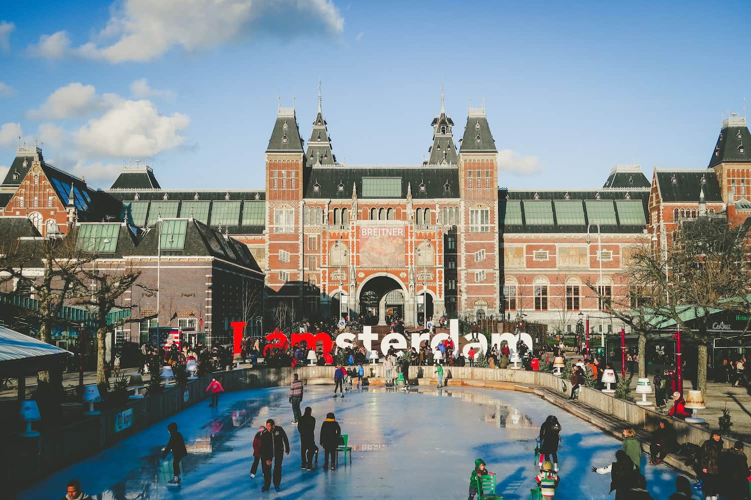Amsterdam as one of the smart cities of the world using technology to advance itself